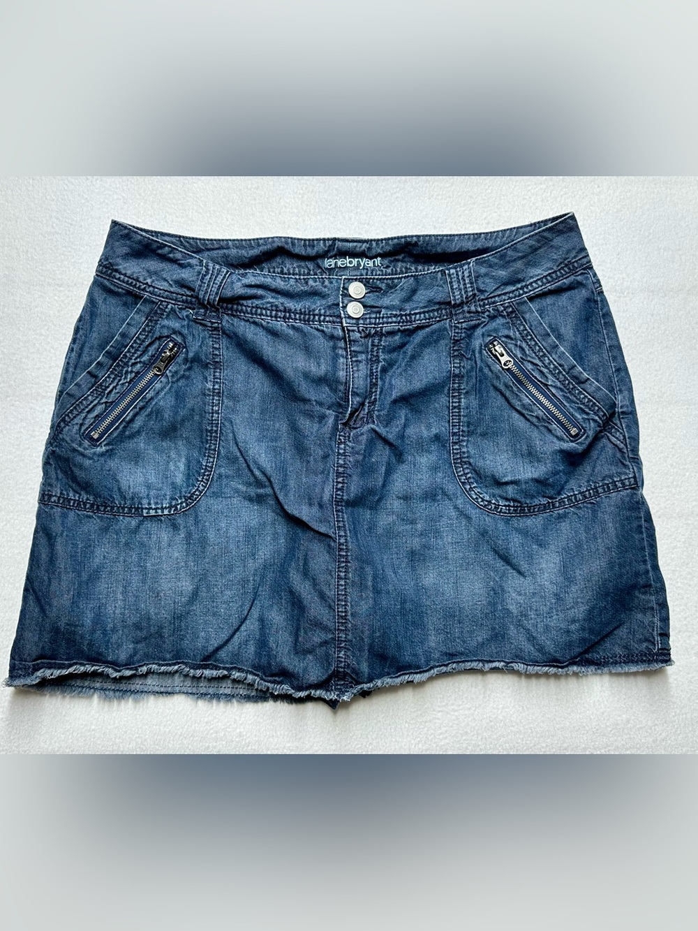 Lane Bryant Size 16 Denim Skort Zipper Pockets Frayed Hem 17.5”